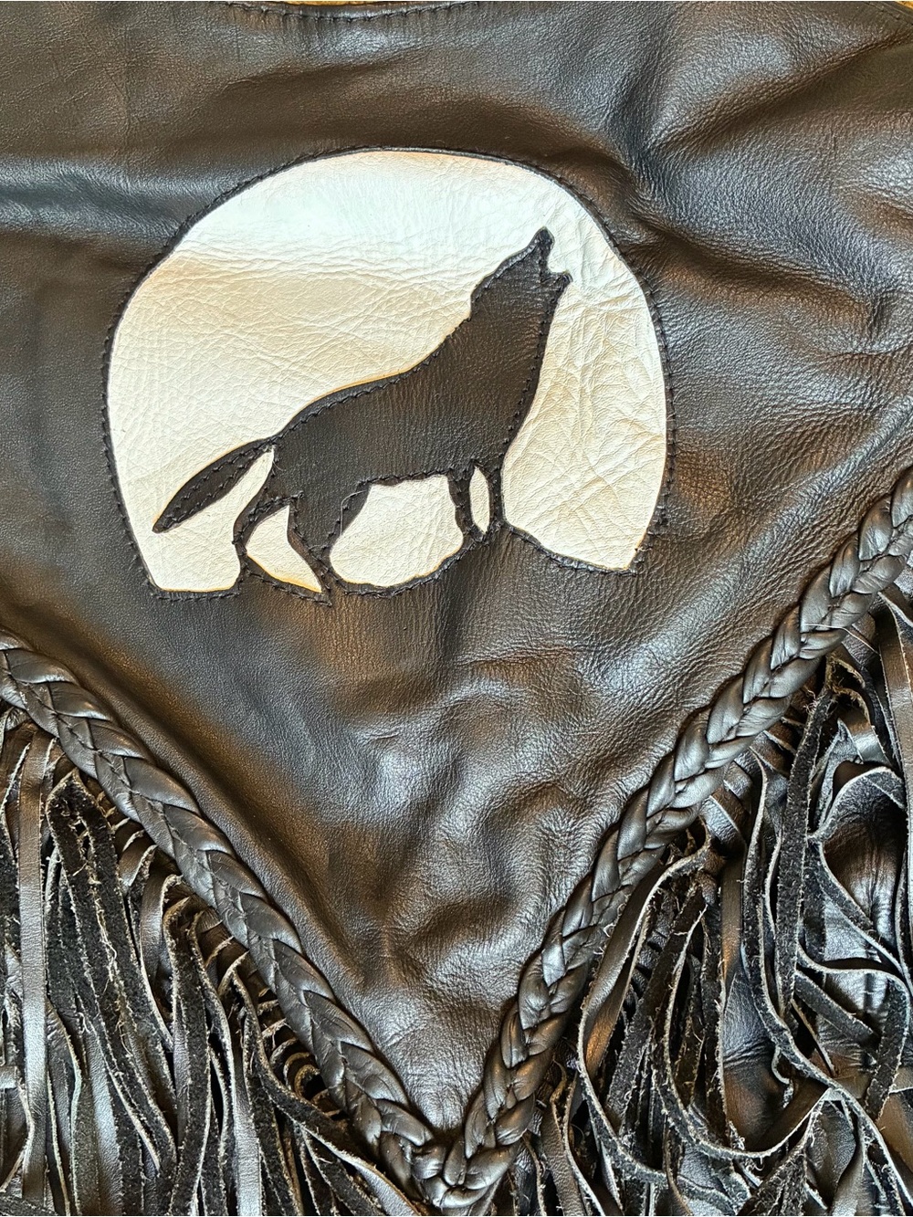 Women’s Unik Black Leather Fringe Biker Motorcycle Vest with White Wolf Moon - Picture 10 of 12